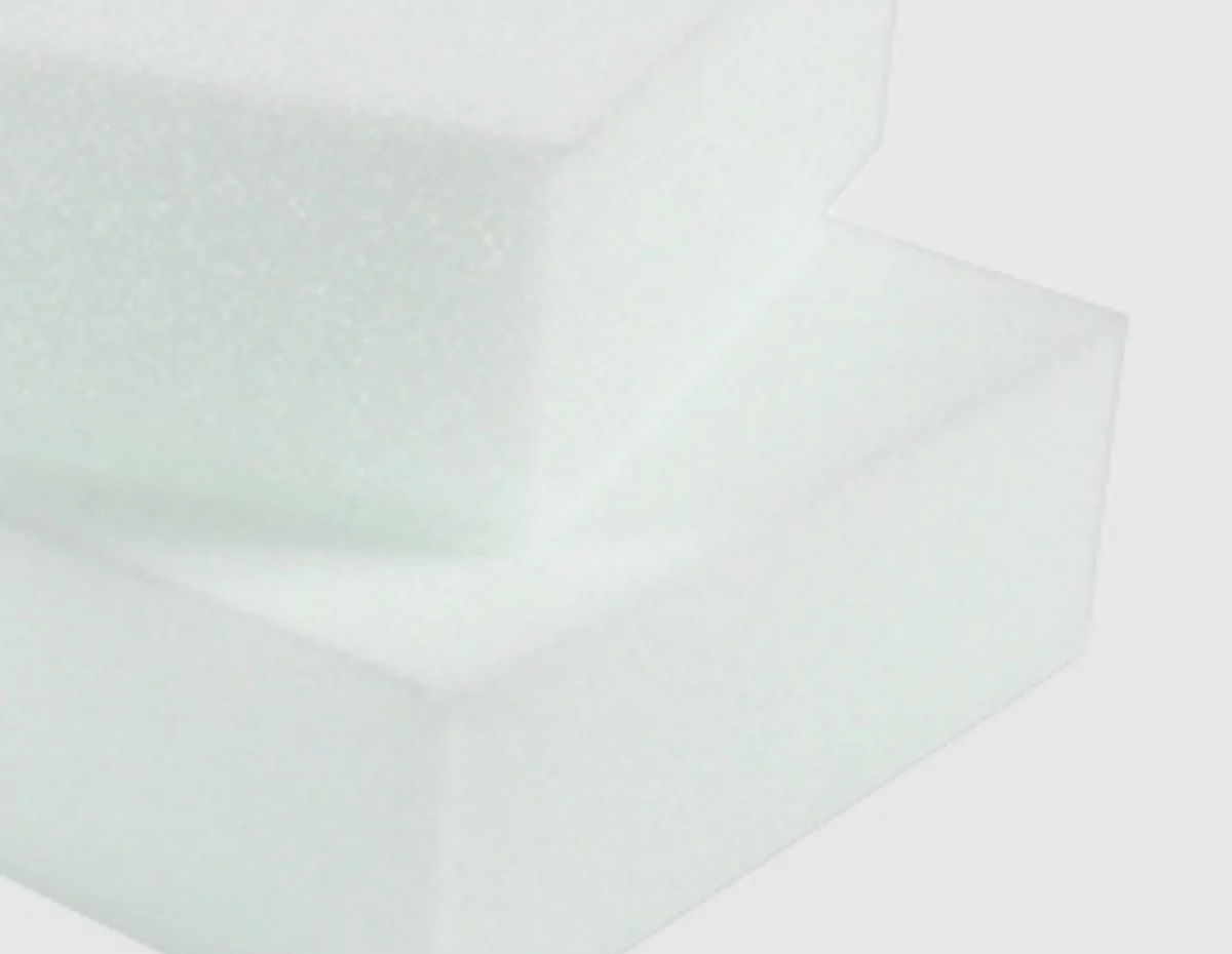 SOFTFOAM - крупноячеистая пена с улучшенными показателями эластичности и восстановления после нагрузки. Главная его задача - обеспечить мягкость и упругость матраса.